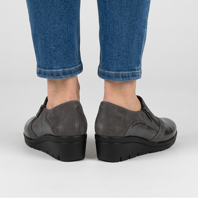 Four-Color Heeled Moccasins