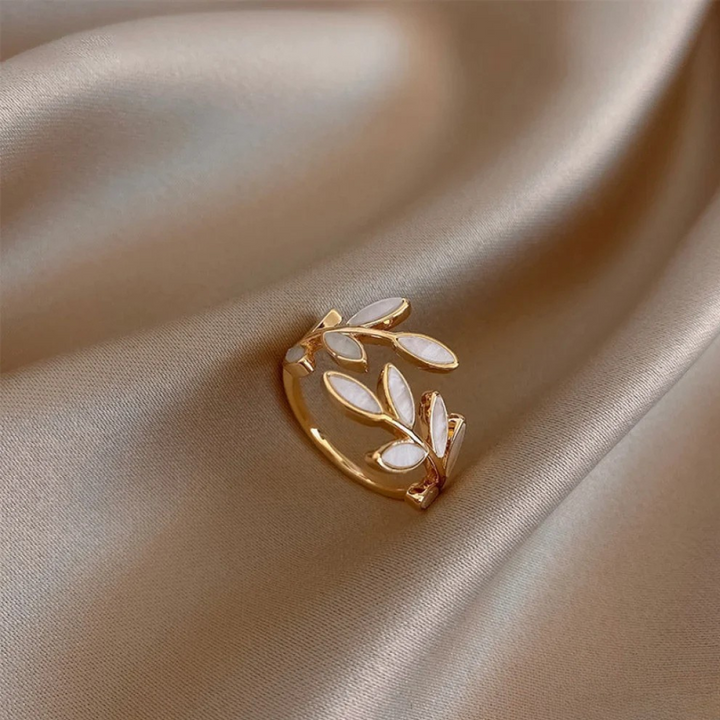Livia - Adjustable Ring with White Opal and Gold