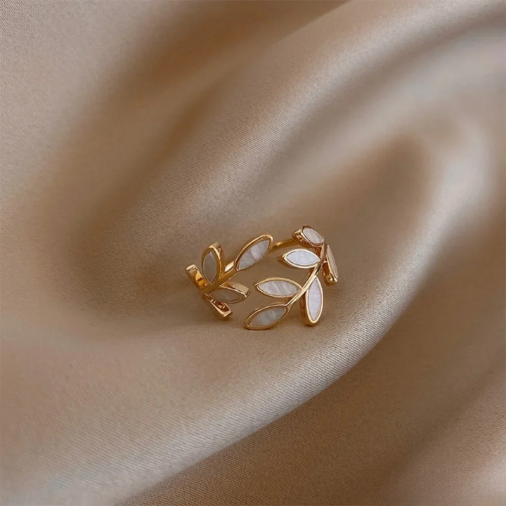 Livia - Adjustable Ring with White Opal and Gold