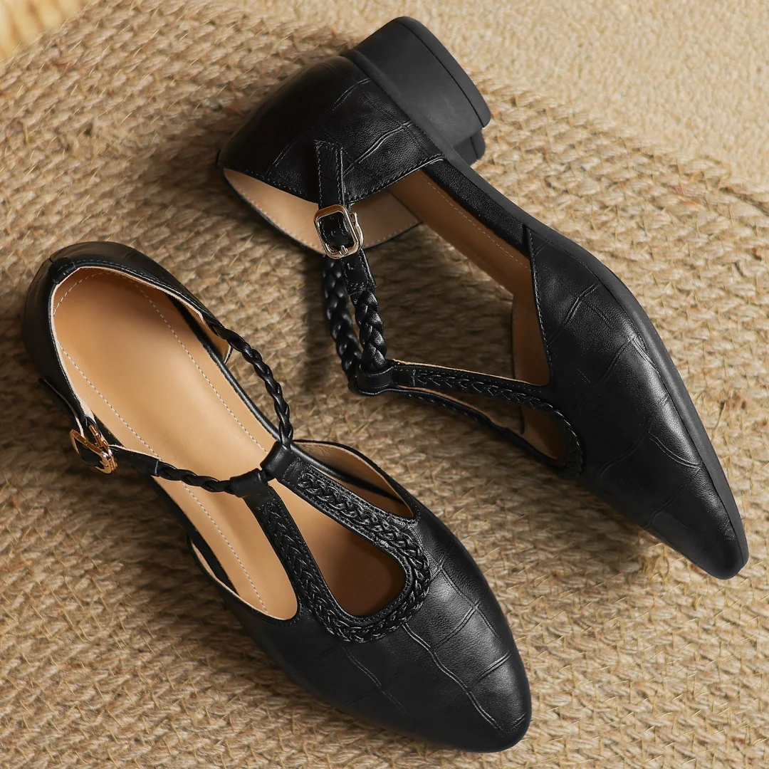 Greta – Classic Leather T-Steg Shoes with Woven Details