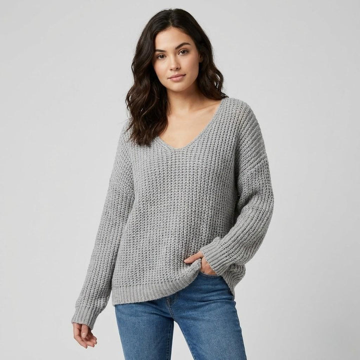 Cozy Relaxed Fit Cashmere Knit Sweater for Everyday Comfort