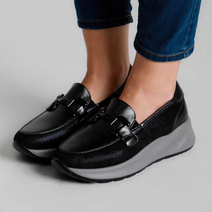 Women's Loafers Featuring Stylish Grey Accents