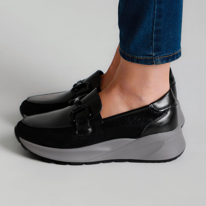 Women's Loafers Featuring Stylish Grey Accents