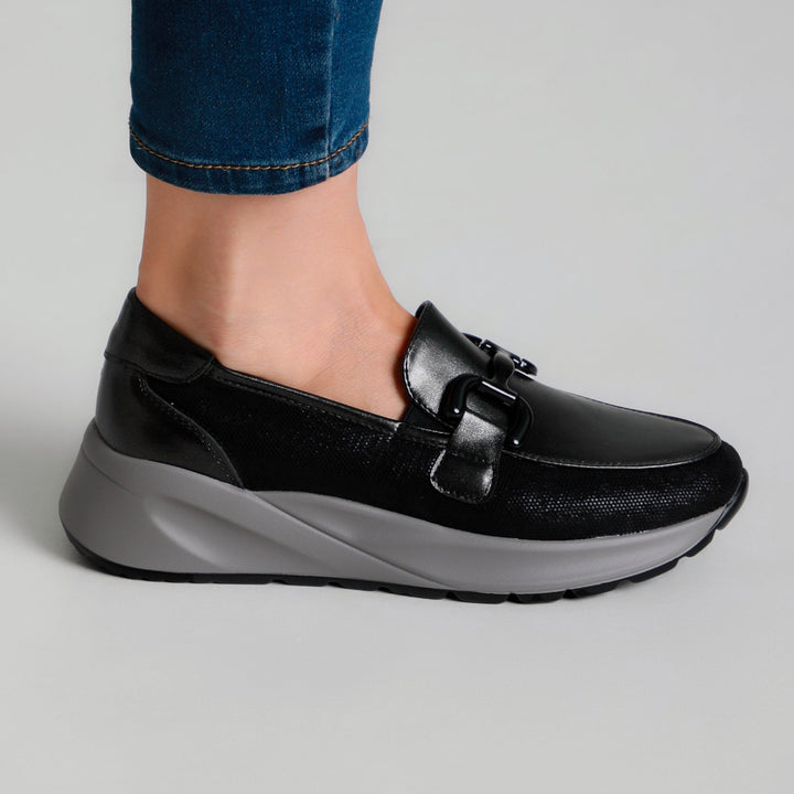 Women's Loafers Featuring Stylish Grey Accents