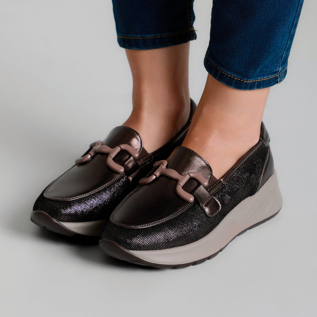 Women's Loafers Featuring Stylish Grey Accents