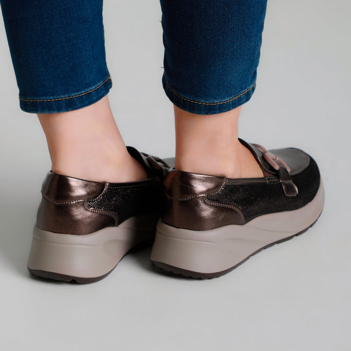 Women's Loafers Featuring Stylish Grey Accents