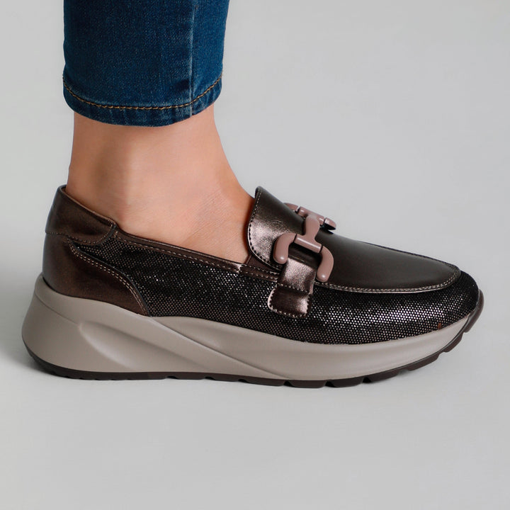 Women's Loafers Featuring Stylish Grey Accents