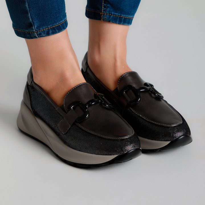 Women's Loafers Featuring Stylish Grey Accents