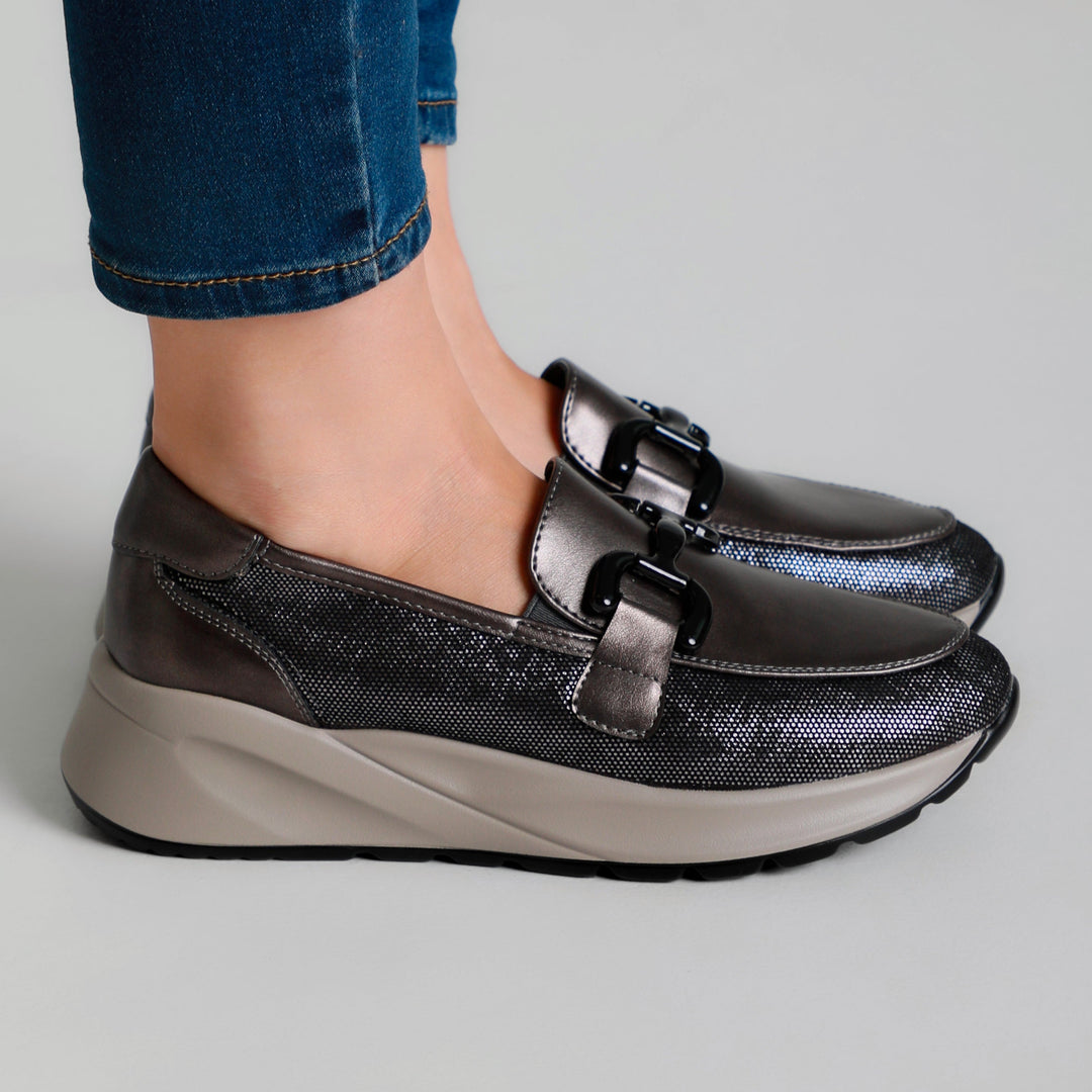 Women's Loafers Featuring Stylish Grey Accents