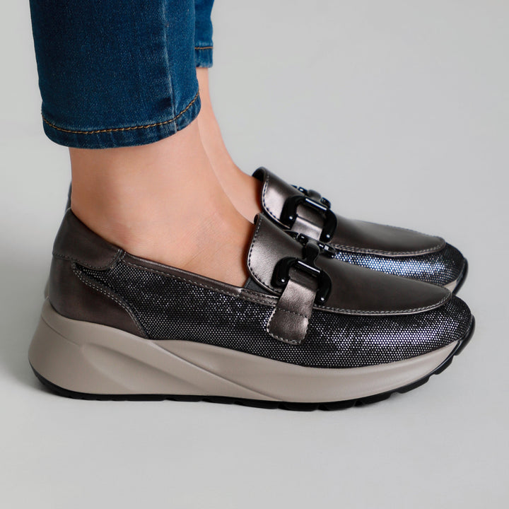 Women's Loafers Featuring Stylish Grey Accents