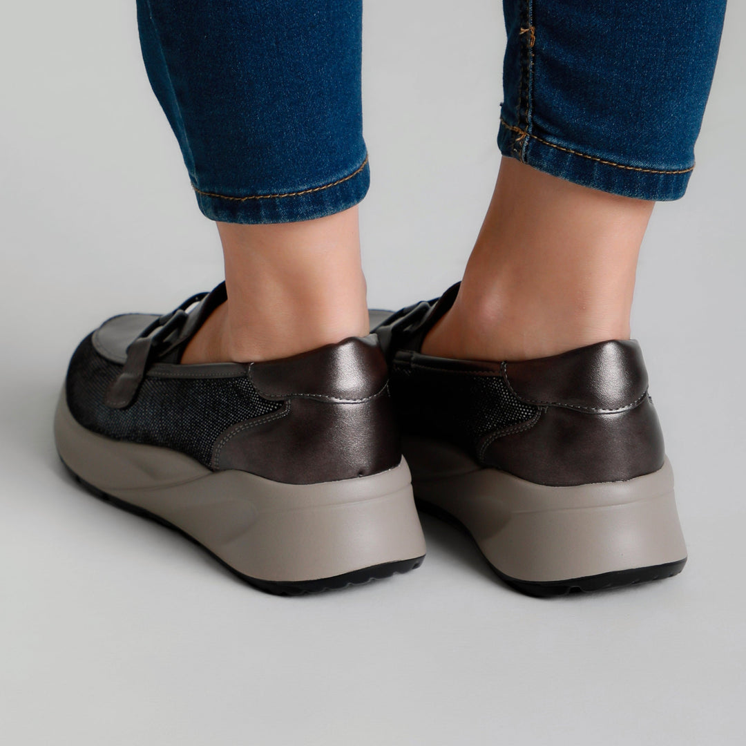Women's Loafers Featuring Stylish Grey Accents