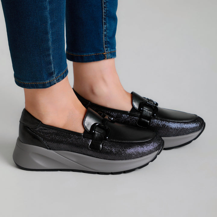 Women's Loafers Featuring Stylish Grey Accents