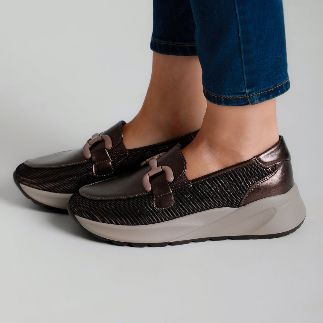 Women's Loafers Featuring Stylish Grey Accents