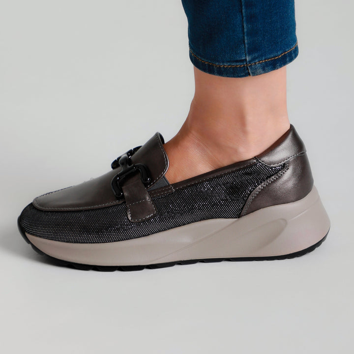 Women's Loafers Featuring Stylish Grey Accents