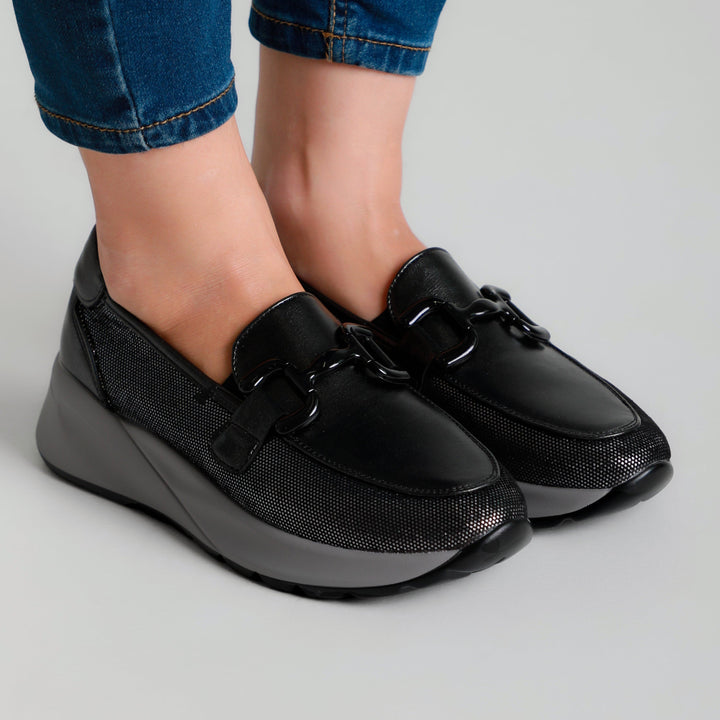 Women's Loafers Featuring Stylish Grey Accents
