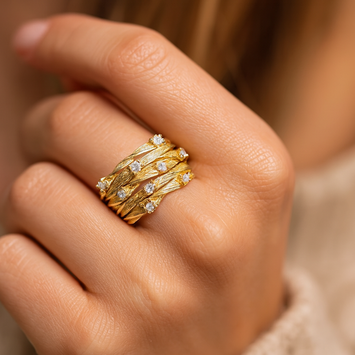 Johanna - Vintage gold ring with zircon
