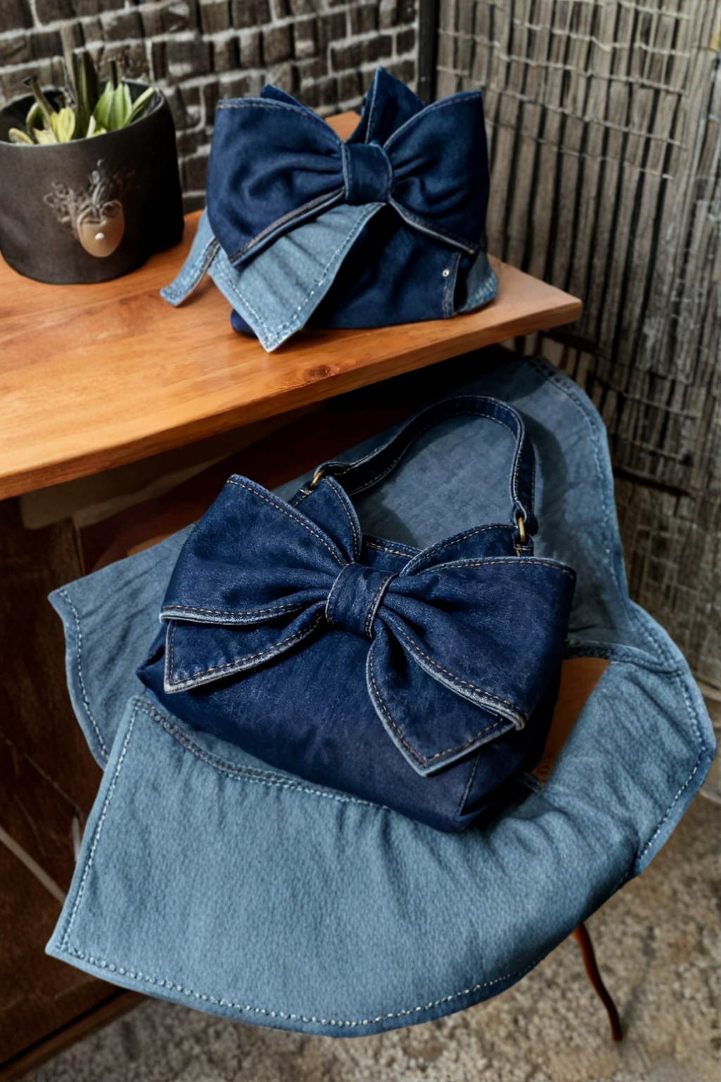 Anita - Vintage Bow-Accent Bag