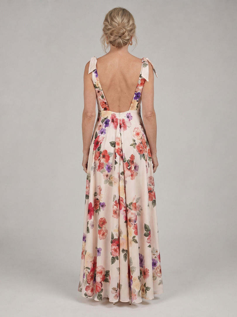 Elarose | Long dress with flowing skirt and no sleeves