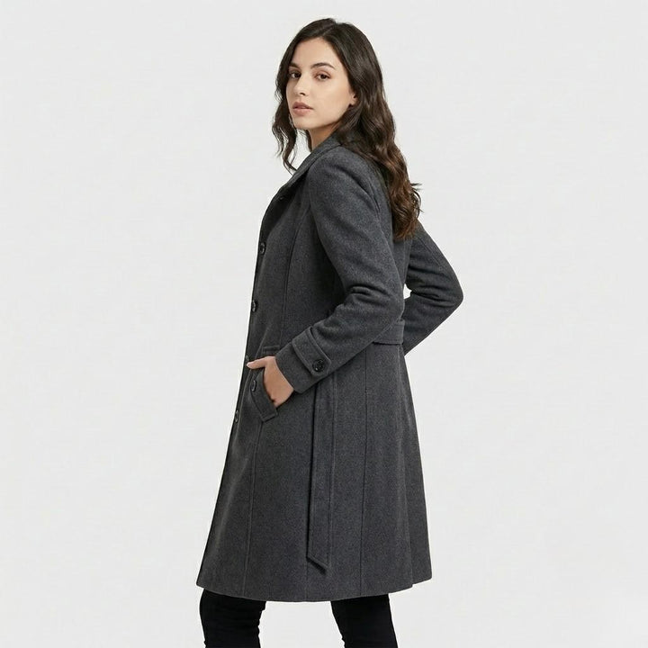 Chic Urban Fitted Coat in Luxurious Wool Blend