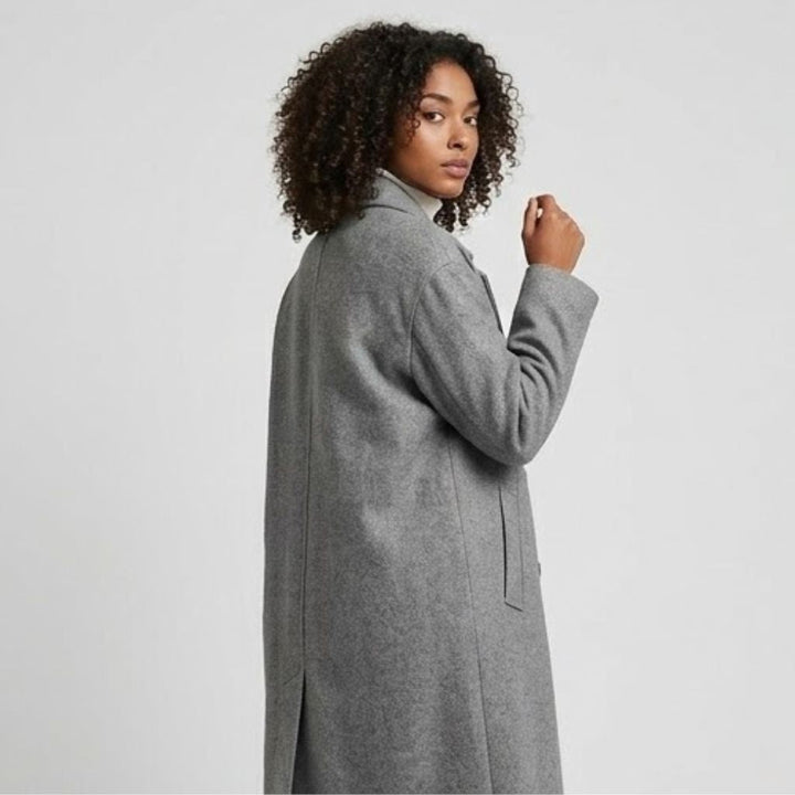 Chic Long Coat with Timeless Lapels