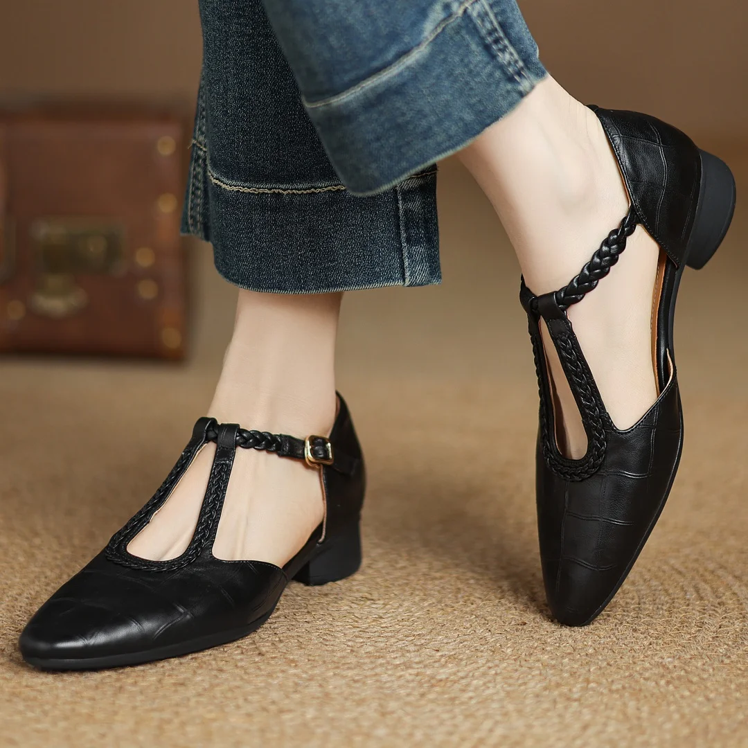 Greta – Classic Leather T-Steg Shoes with Woven Details
