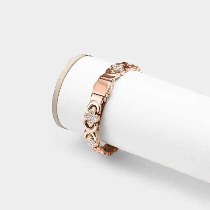 Mavreta - magnetic copper bracelet with elegance and timeless charm