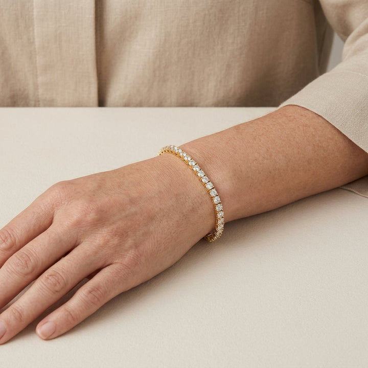 Impressive tennis bracelet with crystals