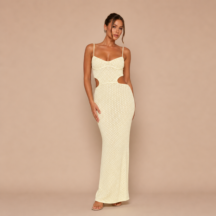 Luna – Long dress with a fitted silhouette, delicate lace and side slits