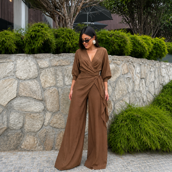 "Julia - Maxi Dress with Minimal Design"