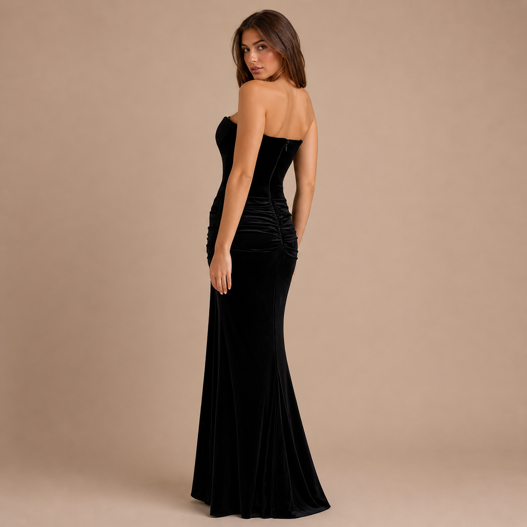 Teresa – Black Long Dress with Strategically Shaped Décolletage