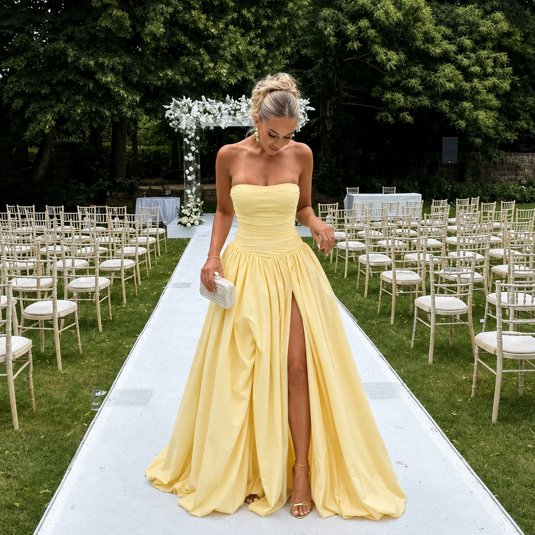 Isabella - Strapless dress with corset and pleated skirt
