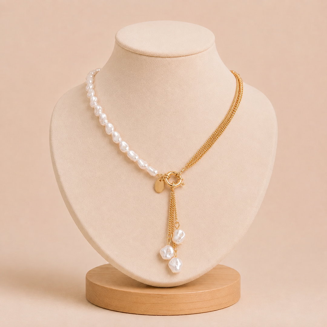 Necklace with Elegant Daisy Pendant