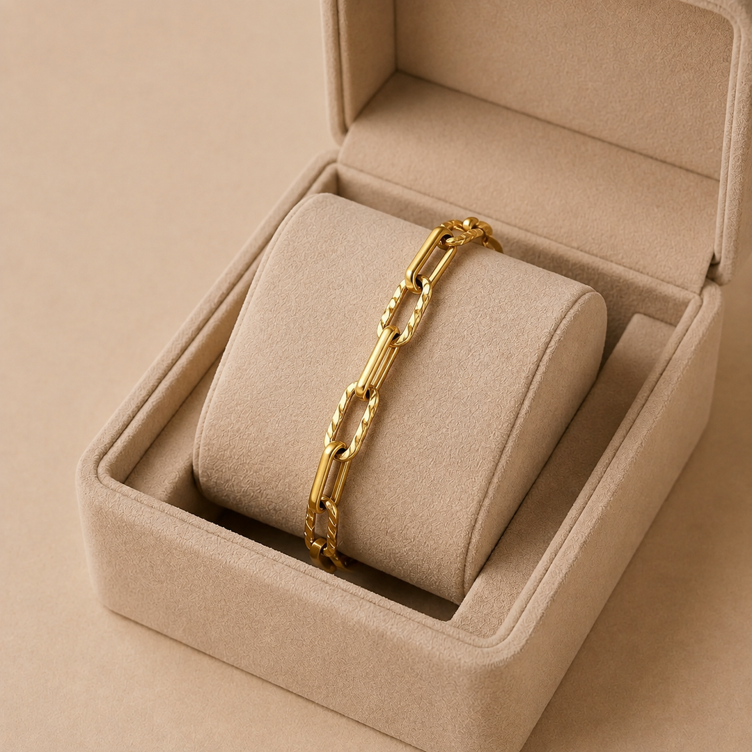 Lorielle Gold Bracelet with Thick Links
