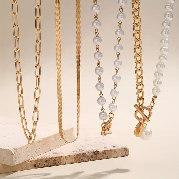 Vintage Necklace with Pearls and Gold Chain