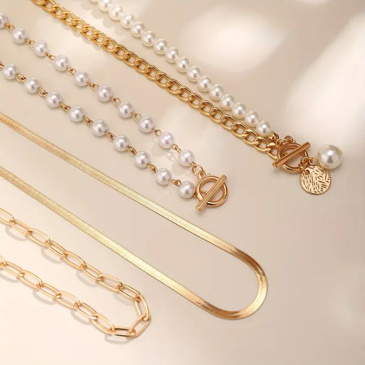 Vintage Necklace with Pearls and Gold Chain