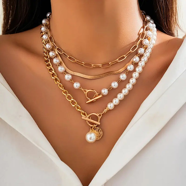Vintage Necklace with Pearls and Gold Chain