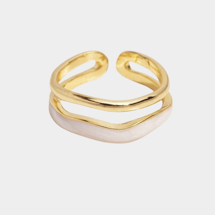 Beatrix – Gold Band Ring with a Simple Silhouette.