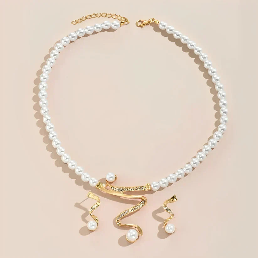 Gift set with natural beads: necklace and earrings