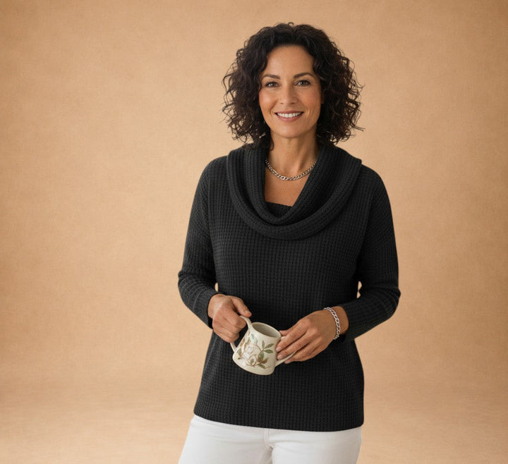 Marina – Warm Knitted Top with Waffle Texture and Elegant Draped Collar