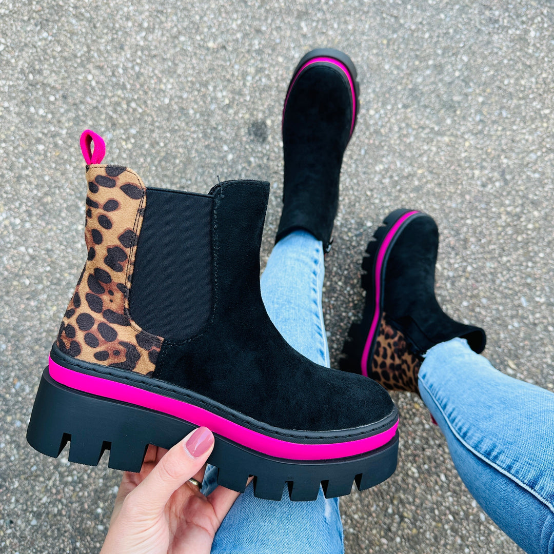 Fuchsia-Accented Chelsea Boots