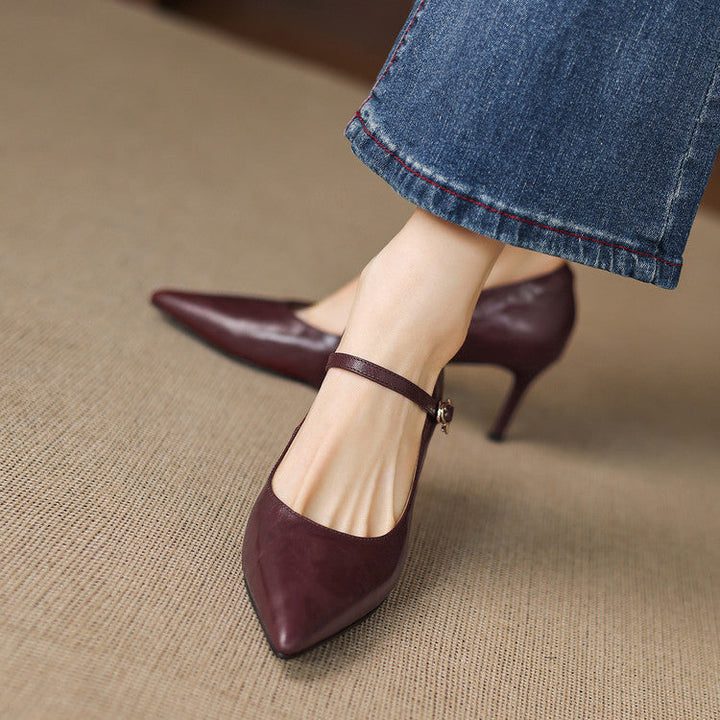 Genuine leather court shoes with elegant pointed toe