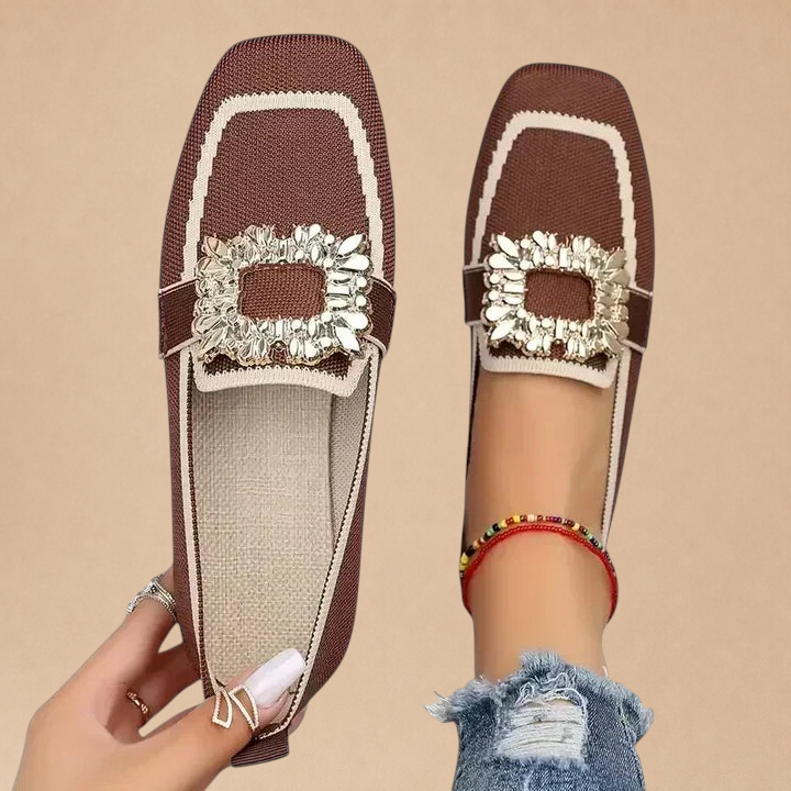 Pantufas ortopédicas MARA CORK castanhas com biqueira quadrada e fivela decorativa brilhante