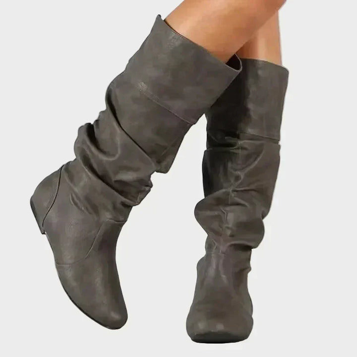 Vasia - Casual boots with low heel and pleats