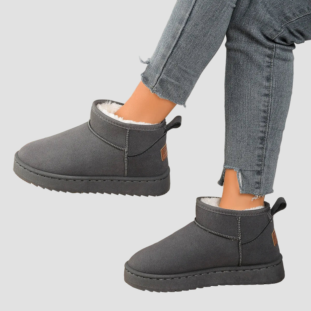 Chrysoúla - Classic Comfortable Boot with Velvety Lining