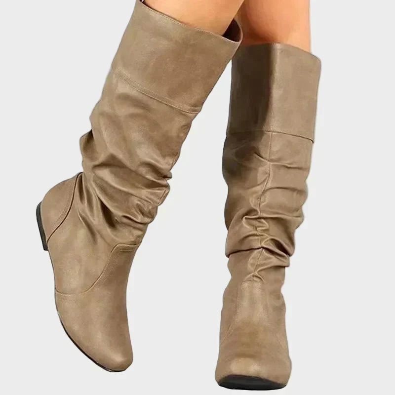 Vasia - Casual boots with low heel and pleats