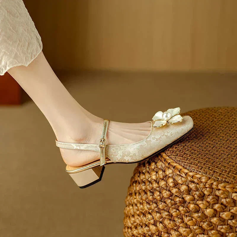 Mathilde – Elegant women's shoes with a floral pattern
