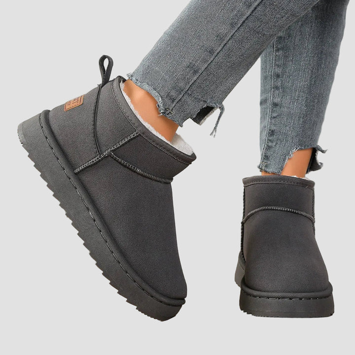Chrysoúla - Classic Comfortable Boot with Velvety Lining
