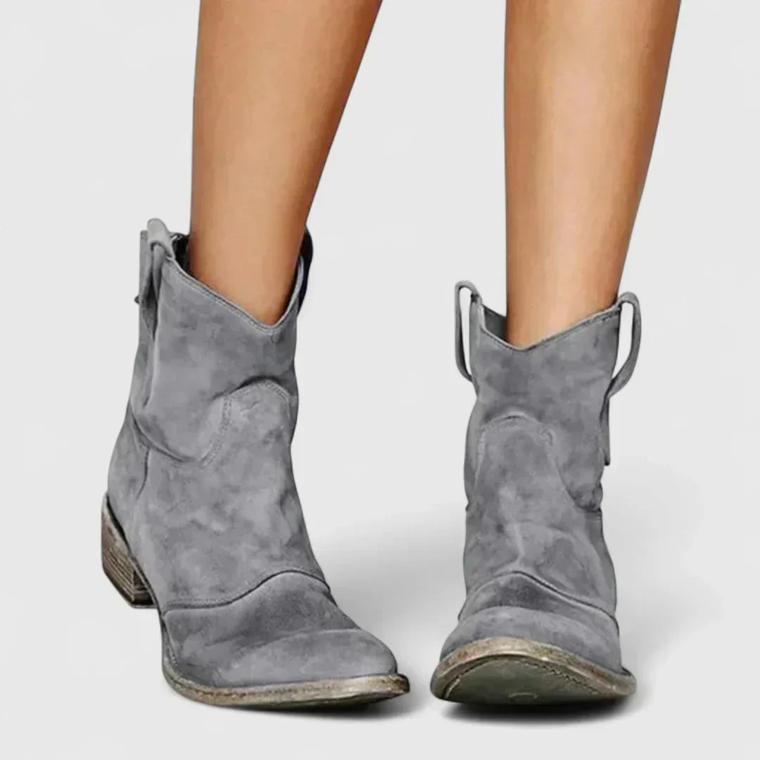 Freedom - Cowboy-style ankle boots in a retro line, with a sleek finish