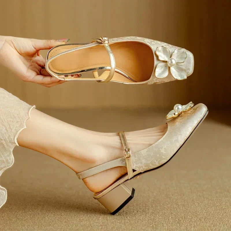 Mathilde – Elegant women's shoes with a floral pattern