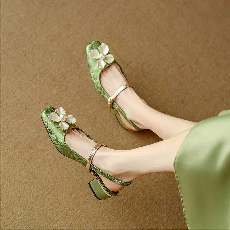 Mathilde – Elegant women's shoes with a floral pattern